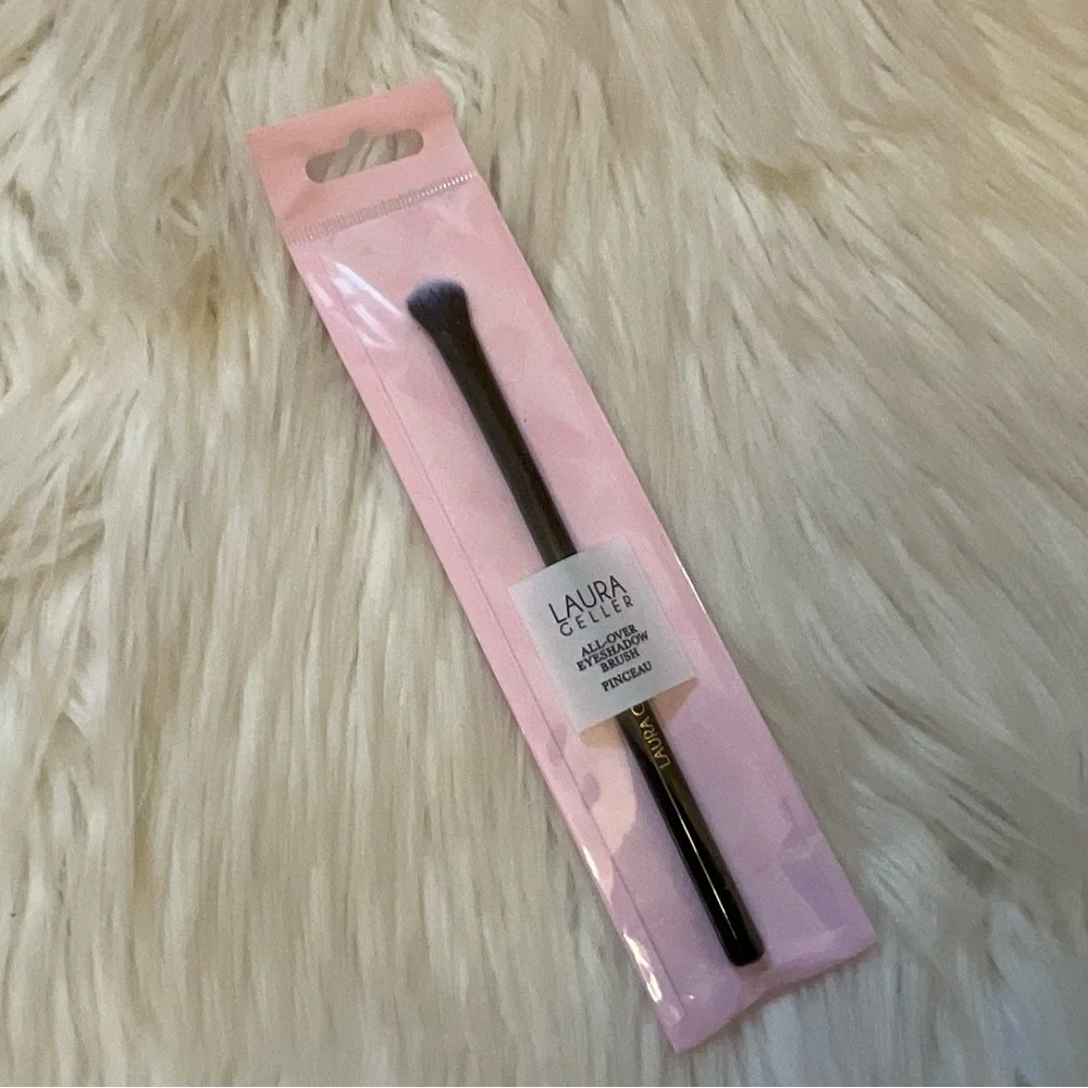 Laura Geller All-Over Eyeshadow Brush - New in Package
